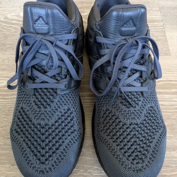 Adidas Ultra Boost Size 9 - Picture 5 of 5